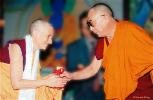 Pháp môn niệm Phật dưới cách giảng của một vị Thầy Tây Phương/ Phúc Quỳnh
