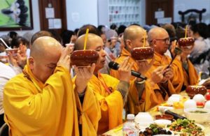 Nghi thức Cúng Quá Đường - ăn cơm trong chánh niệm/ Thích Nguyên Tạng