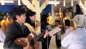 Mừng Phật Đản hát thiền ca dâng hoa cúng Phật/ Trần Chí Phúc