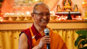 Xin cầu nguyện cho Thầy Dadul Namgyal đã được tìm thấy trong ao nước
