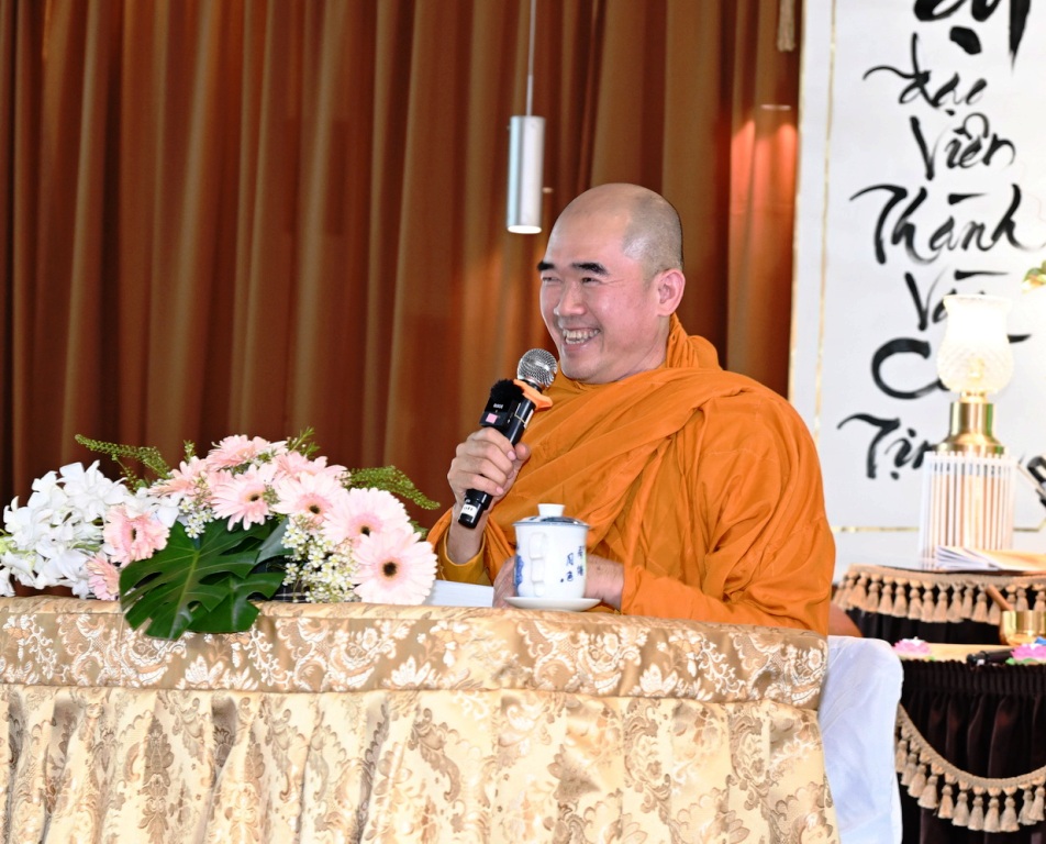 Thượng Tọa Thích Minh Hoa giảng pháp tại Khóa Tu Đại Giác kỳ 2