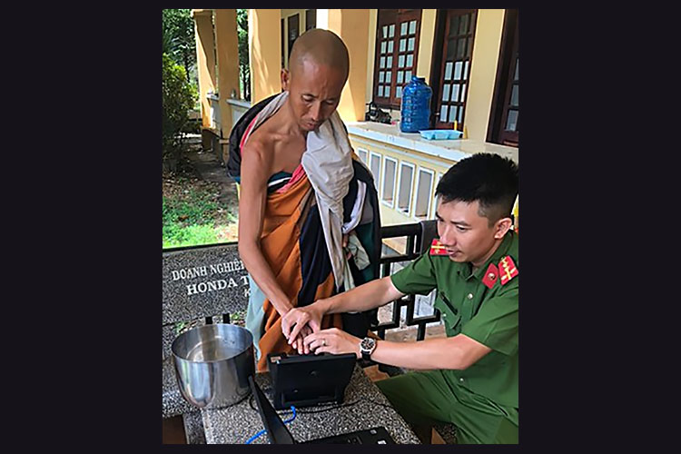 Thực hư việc Ban Tôn Giáo CP nói sư Minh Tuệ 'tự nguyện dừng bộ hành khất thực'