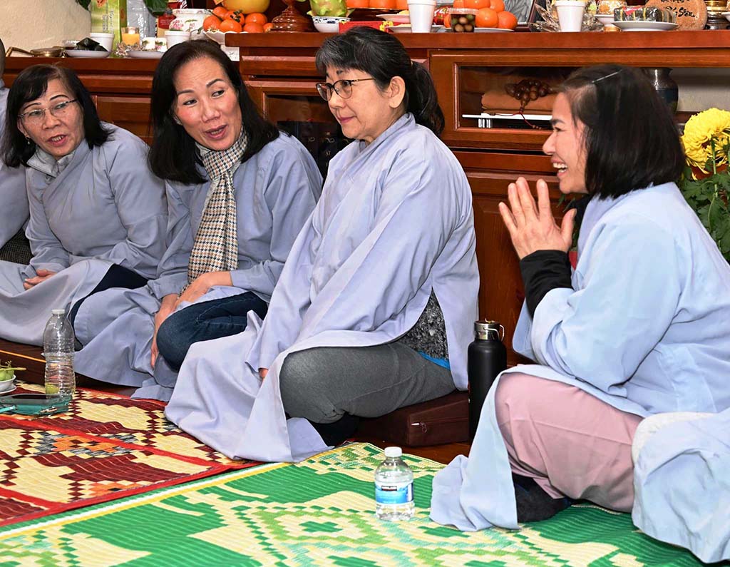 ‘Lần Đầu Mặc Chiếc Áo Lam’ và ‘Lên Thuyền’