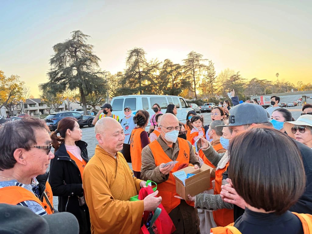 Hoa Sen Việt cứu trợ nạn nhân hỏa hoạn Los Angeles