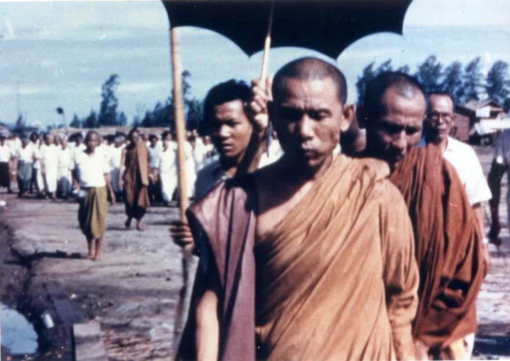 Hãy Nhìn Xa Hơn/ Ajaan Lee