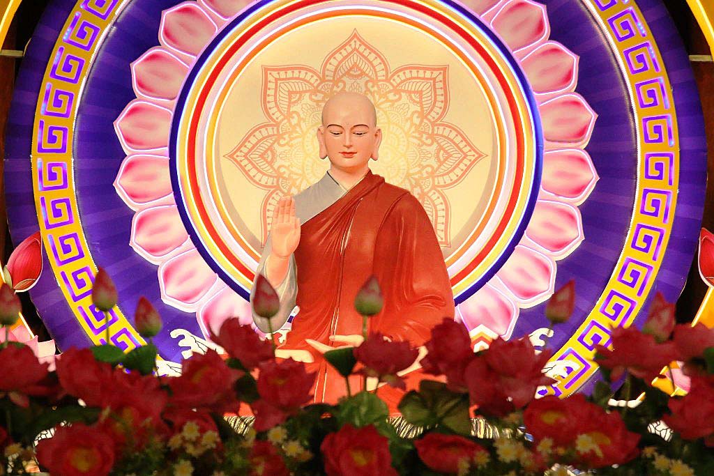 Đức Thánh Tổ Ni/ Thơ Tâm Không Vĩnh Hữu